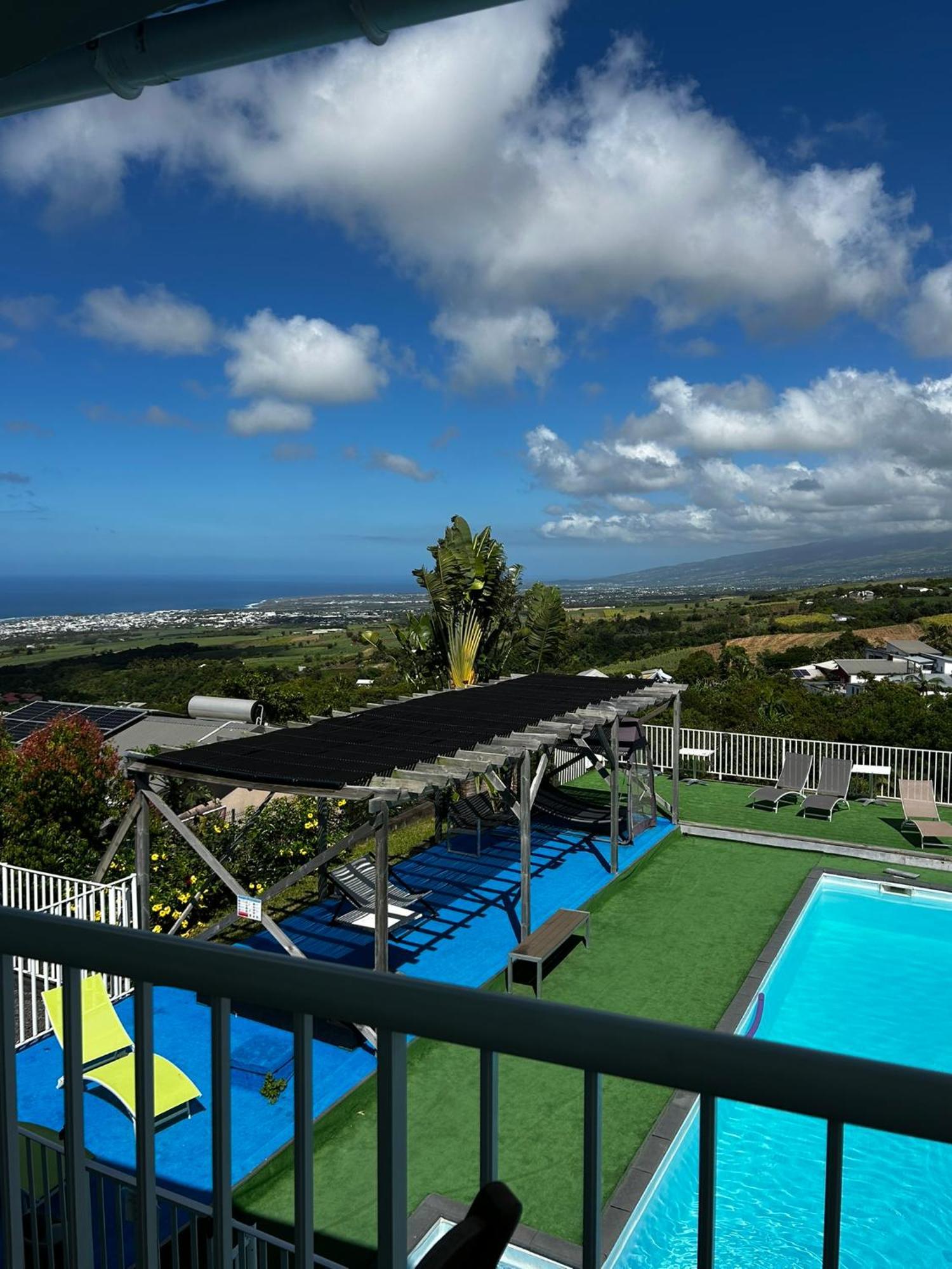 Hotel Le Soleil Couchant Saint Pierre Exterior photo